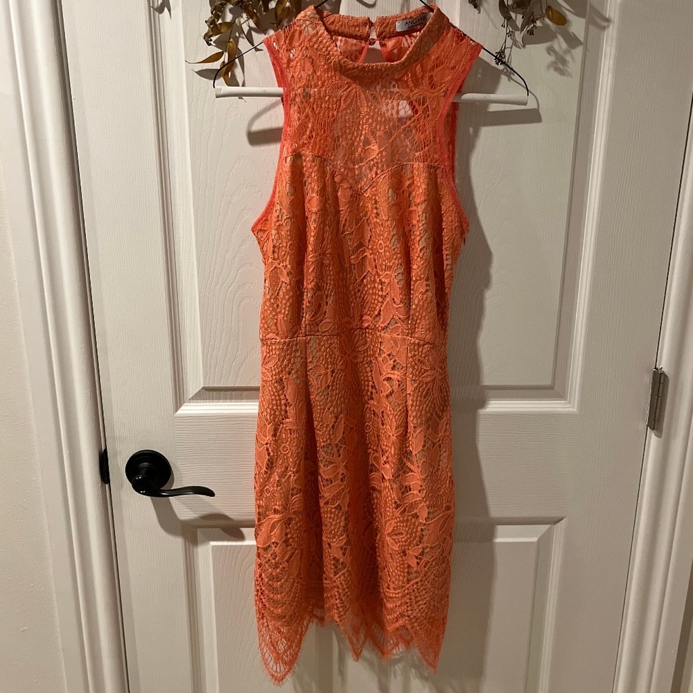 S/M Floral Lace Keyhole Back Scallop Hemline Coral/Salmon dress